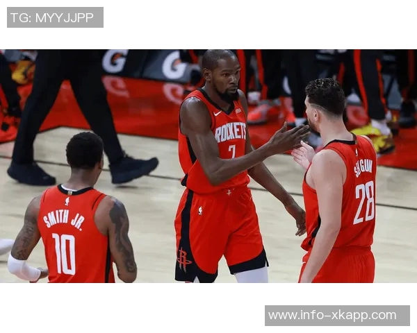 火箭球员申京关键时刻表现出色杜兰特紧随其后展现高效得分能力