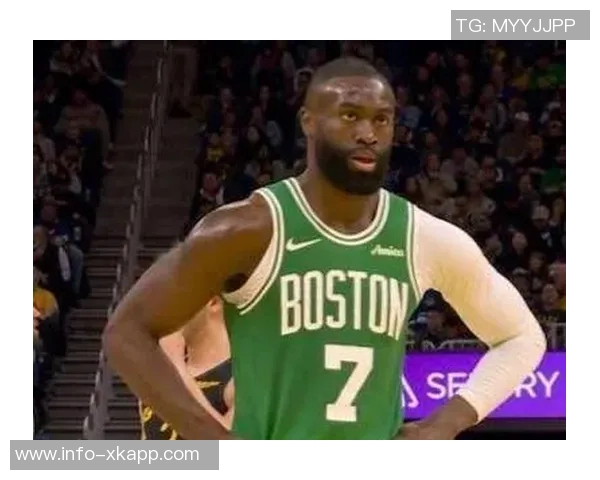 杰伦布朗左腿筋紧张状态不明绿军官方宣布回归存疑